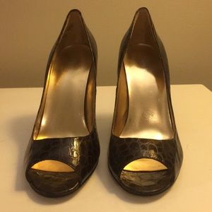 Enzo Angiolini Brown embossed Peep toe Pump
